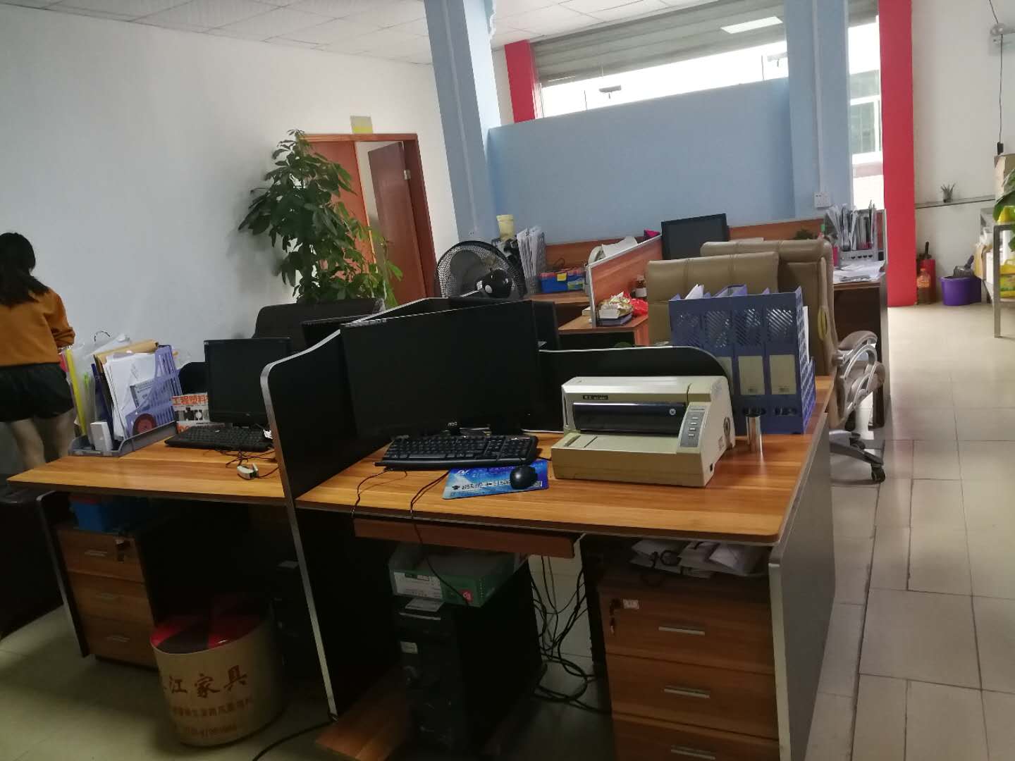 勁榮員工辦公區(qū)